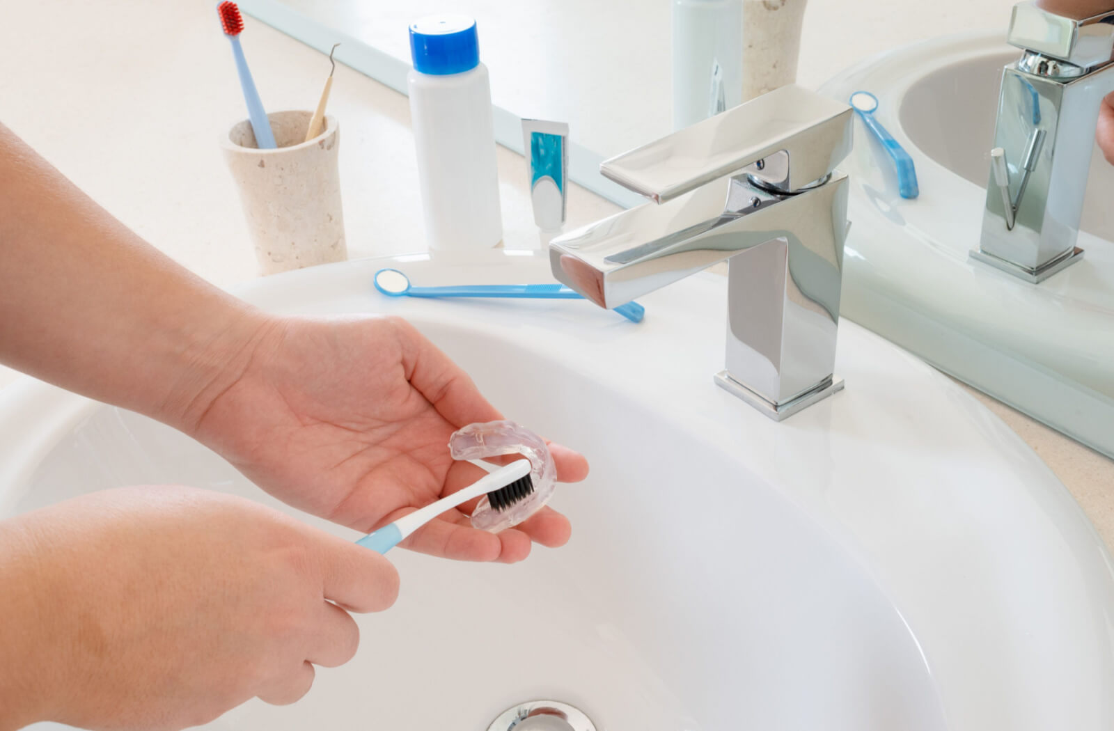 Effective Tips For Maintaining Oral Hygiene with Clear Aligners Treatment