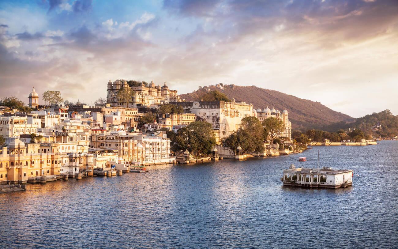 A Complete Travel Guide to Udaipur: Places to See & Things to Do